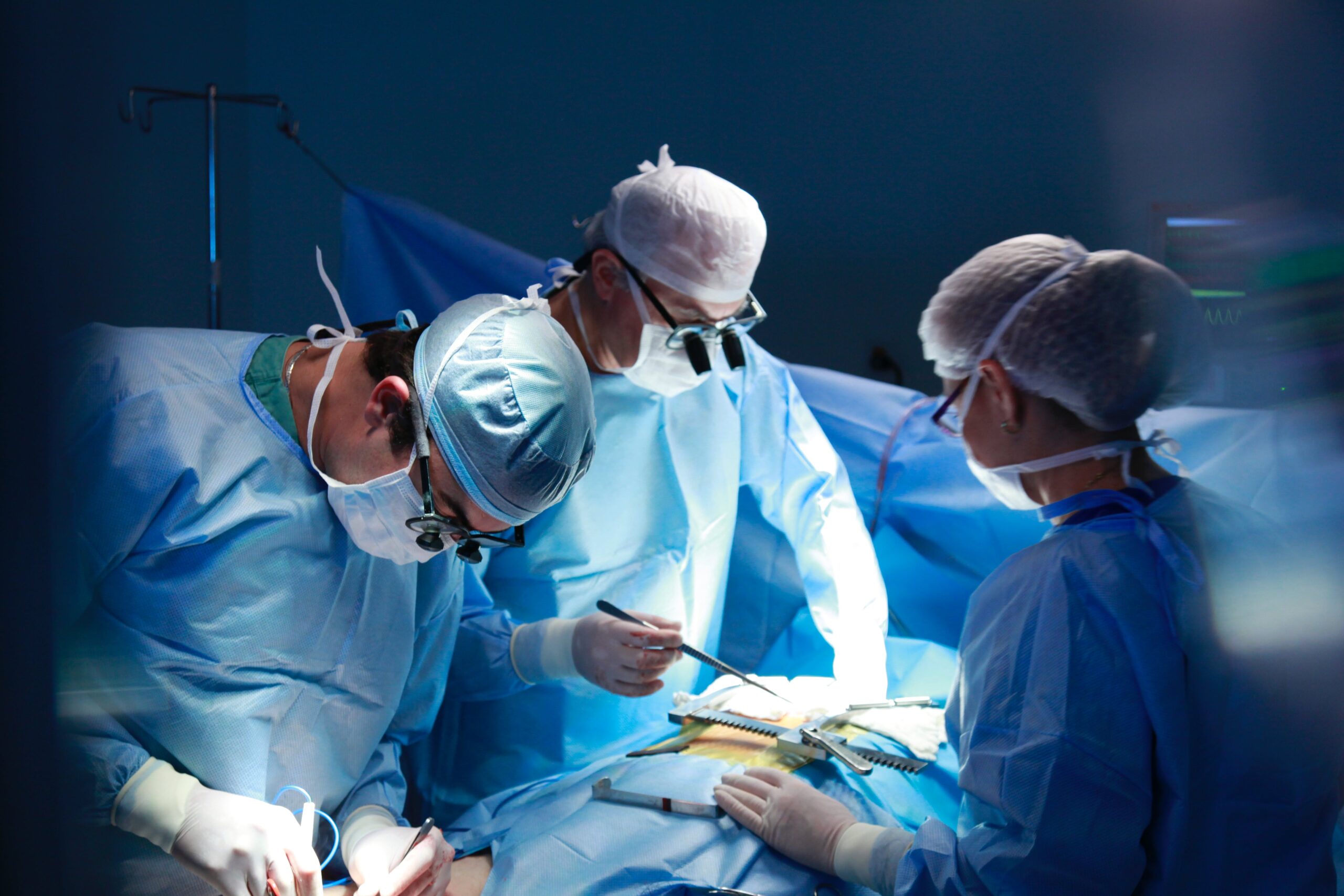 image of operating room surgeons